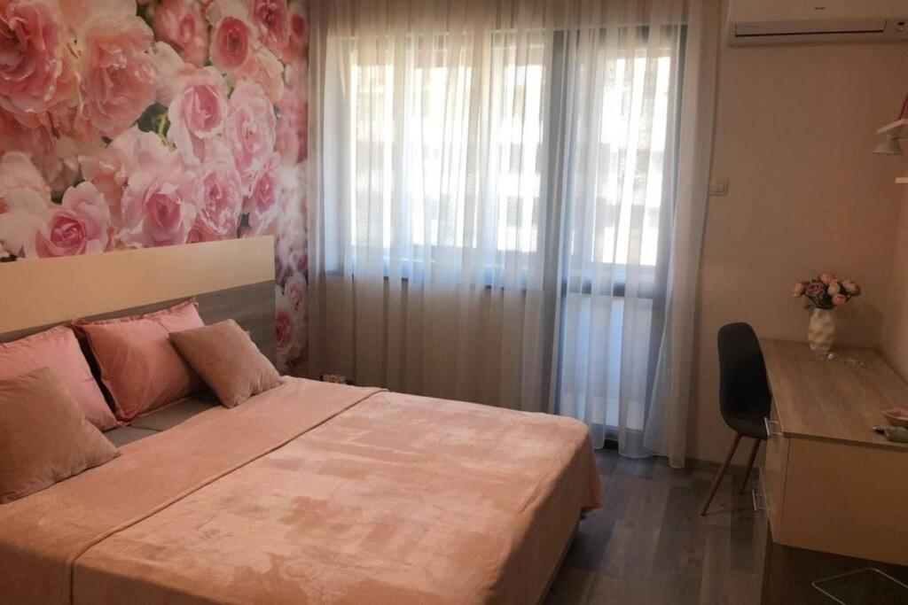 Lovely 3-Bedroom Apartment For 7 Ppl At The Centre Varna Exterior foto