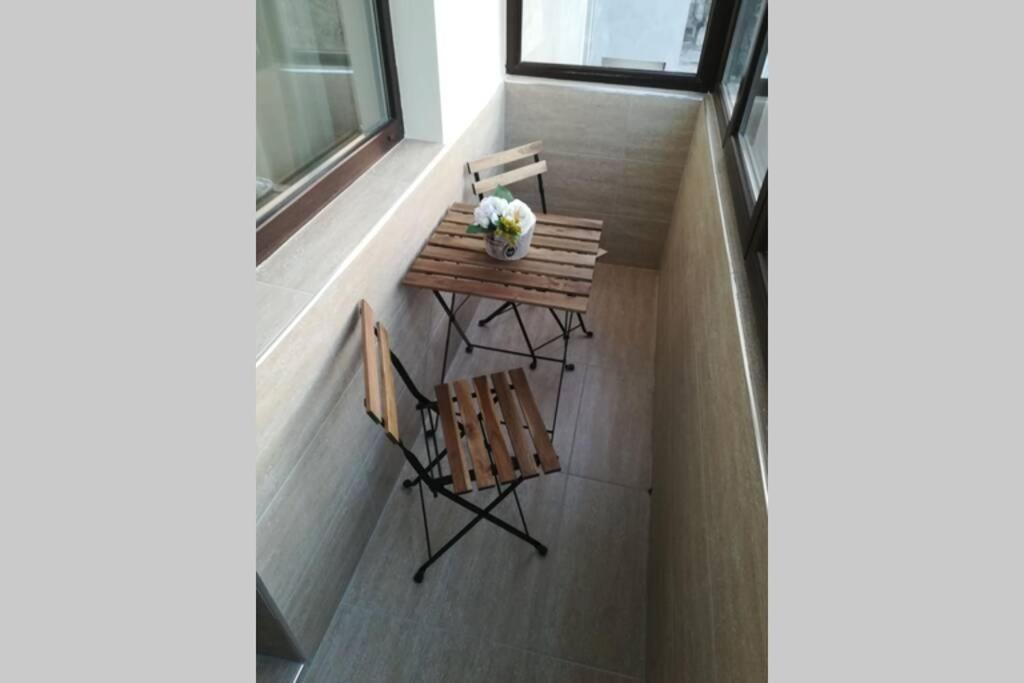Lovely 3-Bedroom Apartment For 7 Ppl At The Centre Varna Exterior foto