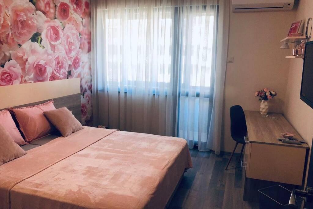 Lovely 3-Bedroom Apartment For 7 Ppl At The Centre Varna Exterior foto